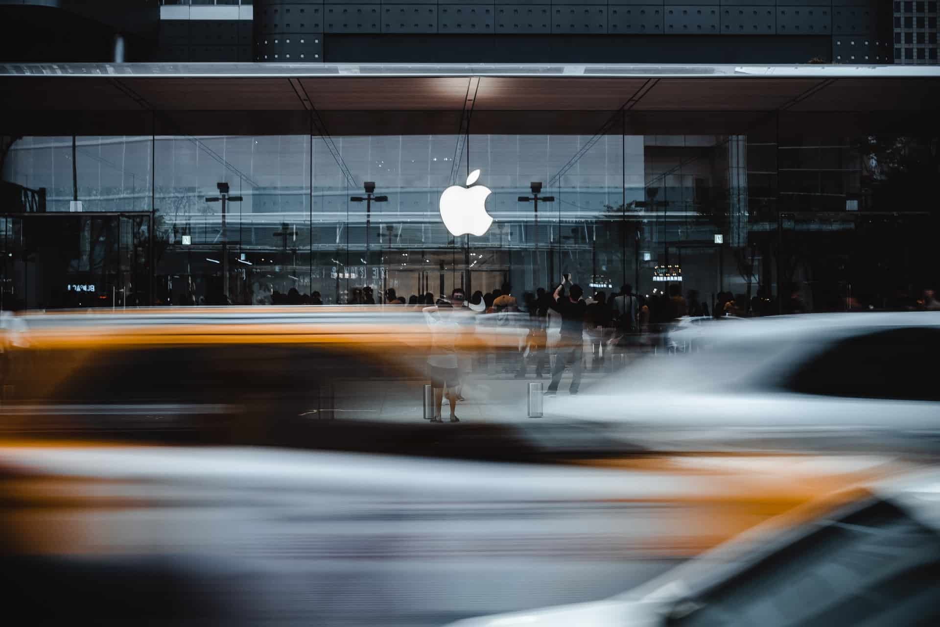 Apple logo in Taipei
