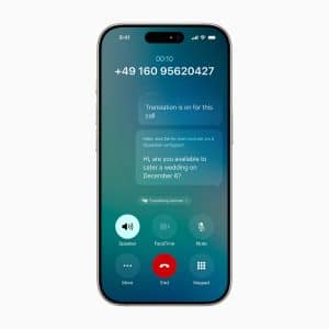 A smartphone screen shows an active call with live translation enabled and the Screen Unknown Callers feature. Text in both German and English appears as messages, with call options like speaker, FaceTime, mute, and keypad displayed below.
